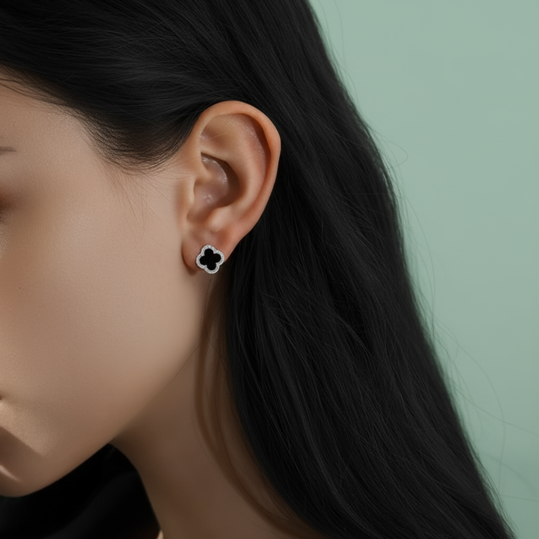 NEXEVO - สร้อยคอ Midnight Clover สร้อยคอโคลเวอร์ สไตล์เรียบง่าย น่ารัก เสริมความสุขและความสำเร็จ ใส่ได้นาน