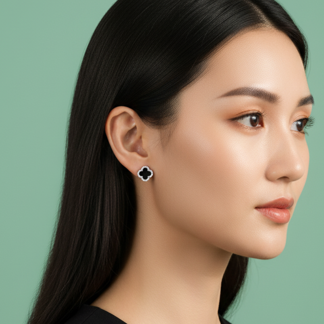 NEXEVO - สร้อยคอ Midnight Clover สร้อยคอโคลเวอร์ สไตล์เรียบง่าย น่ารัก เสริมความสุขและความสำเร็จ ใส่ได้นาน