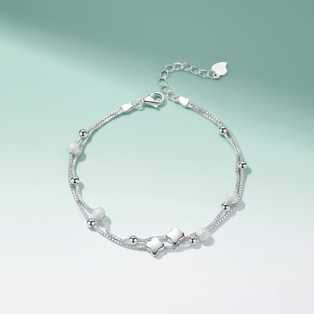 NEXEVO - สร้อยข้อมือ Clovessence สร้อยข้อมือเลเยอร์คู่ จี้โคลเวอร์นำโชค สไตล์เกาหลี เรียบหรู เสริมสิริมงคลให้ชีวิต ไม่ก่อให้เกิดอาการแพ้ ใส่ได้ทุกวัน