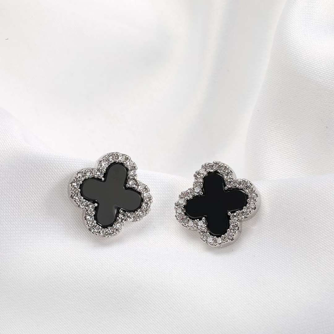 NEXEVO - สร้อยคอ Midnight Clover สร้อยคอโคลเวอร์ สไตล์เรียบง่าย น่ารัก เสริมความสุขและความสำเร็จ ใส่ได้นาน