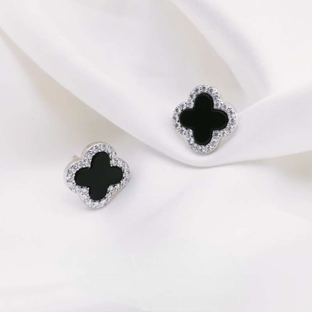 NEXEVO - สร้อยคอ Midnight Clover สร้อยคอโคลเวอร์ สไตล์เรียบง่าย น่ารัก เสริมความสุขและความสำเร็จ ใส่ได้นาน