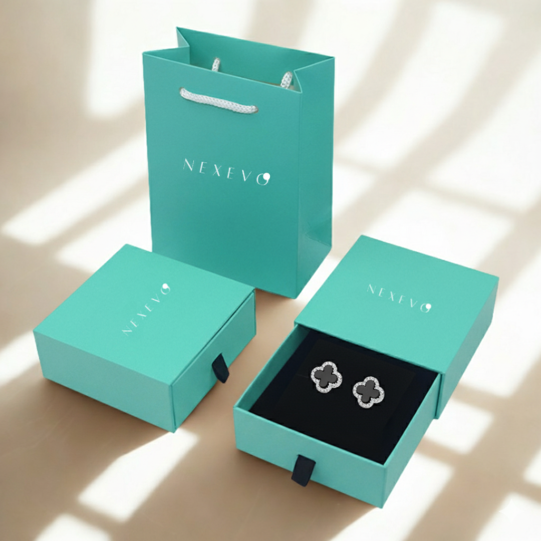 NEXEVO - สร้อยคอ Midnight Clover สร้อยคอโคลเวอร์ สไตล์เรียบง่าย น่ารัก เสริมความสุขและความสำเร็จ ใส่ได้นาน