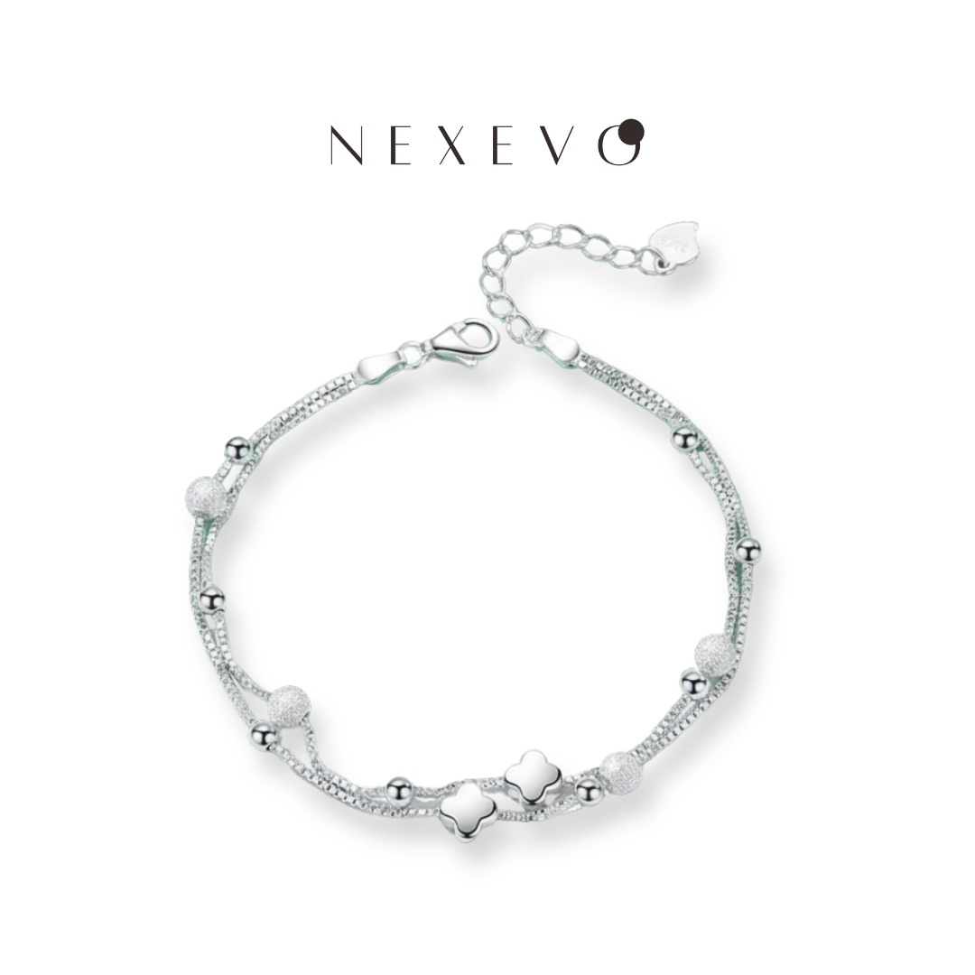 NEXEVO - สร้อยข้อมือ Clovessence สร้อยข้อมือเลเยอร์คู่ จี้โคลเวอร์นำโชค สไตล์เกาหลี เรียบหรู เสริมสิริมงคลให้ชีวิต ไม่ก่อให้เกิดอาการแพ้ ใส่ได้ทุกวัน