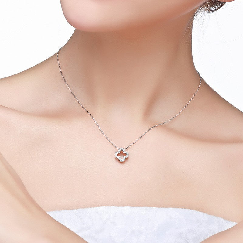 NEXEVO - สร้อยคอ Cloveré สร้อยเงินแท้ จี้โคลเวอร์ฝังเพชร สไตล์เรียบหรู เสริมโชคดี น้ำหนักเบา ใส่ได้ทุกวัน